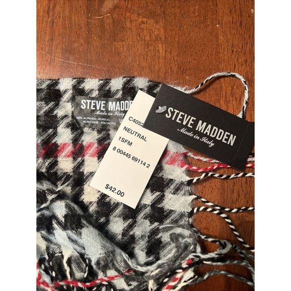 Steve Madden Women's Cozy Modern Houndstooth Italian Muffler Scarf Red Black - Picture 3 of 3